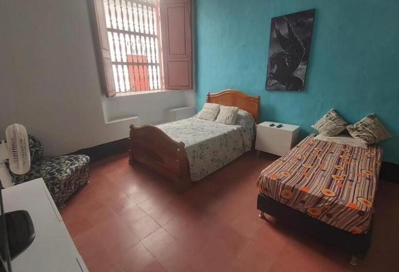 ホテル La Antigua