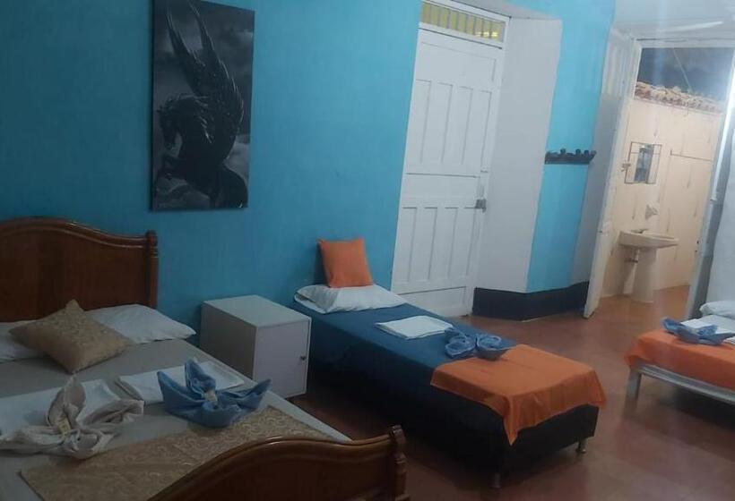 ホテル La Antigua