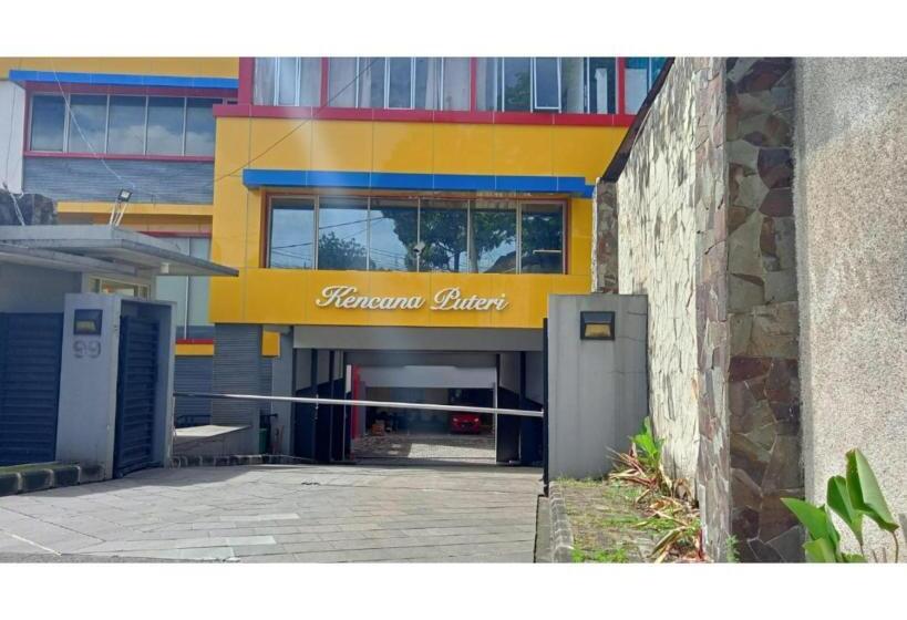 Hotel Oyo 93383 Wisma Kencana Puteri