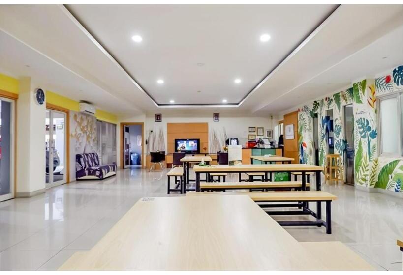 Hotel Oyo 93383 Wisma Kencana Puteri