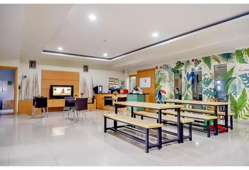 Hotelli Oyo 93383 Wisma Kencana Puteri