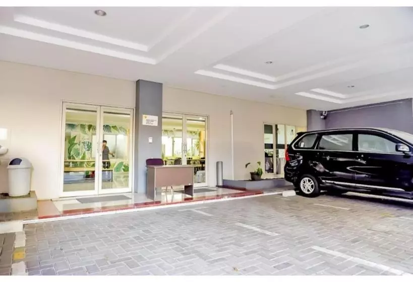 Hotelli Oyo 93383 Wisma Kencana Puteri