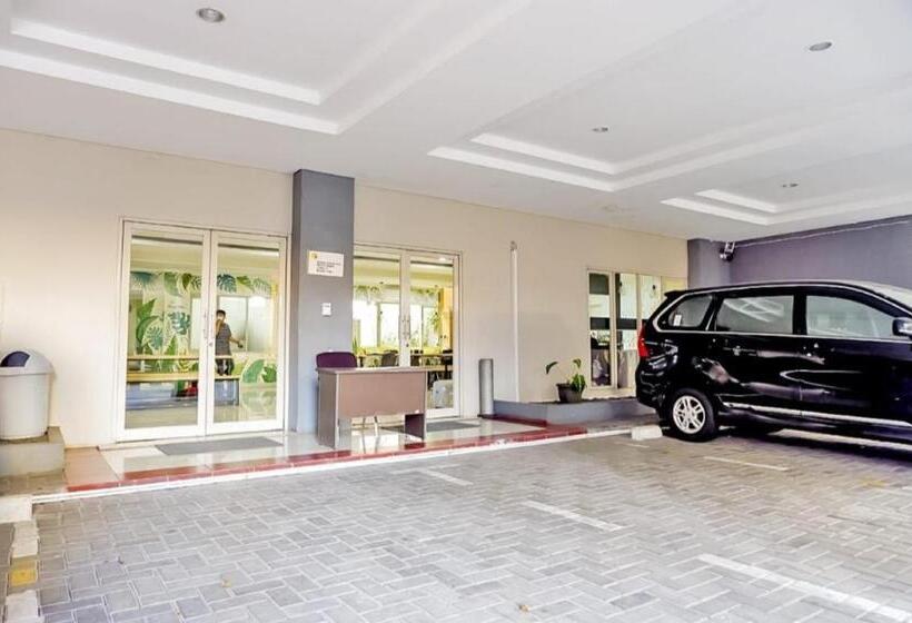 Hotel Oyo 93383 Wisma Kencana Puteri