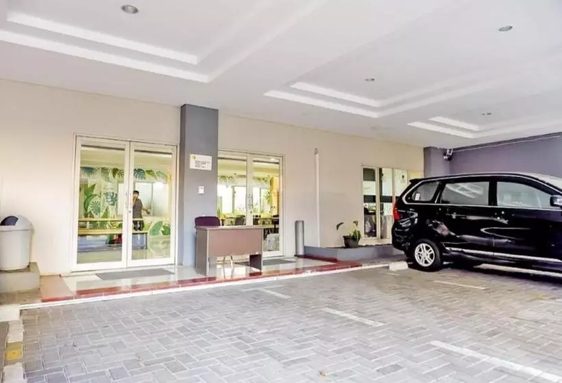 Hotelli Oyo 93383 Wisma Kencana Puteri