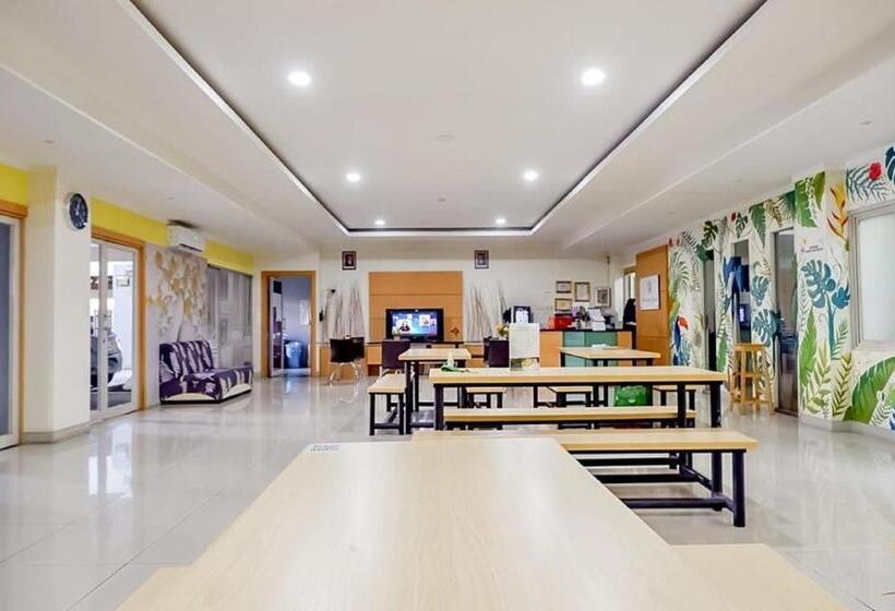 Hotel Oyo 93383 Wisma Kencana Puteri