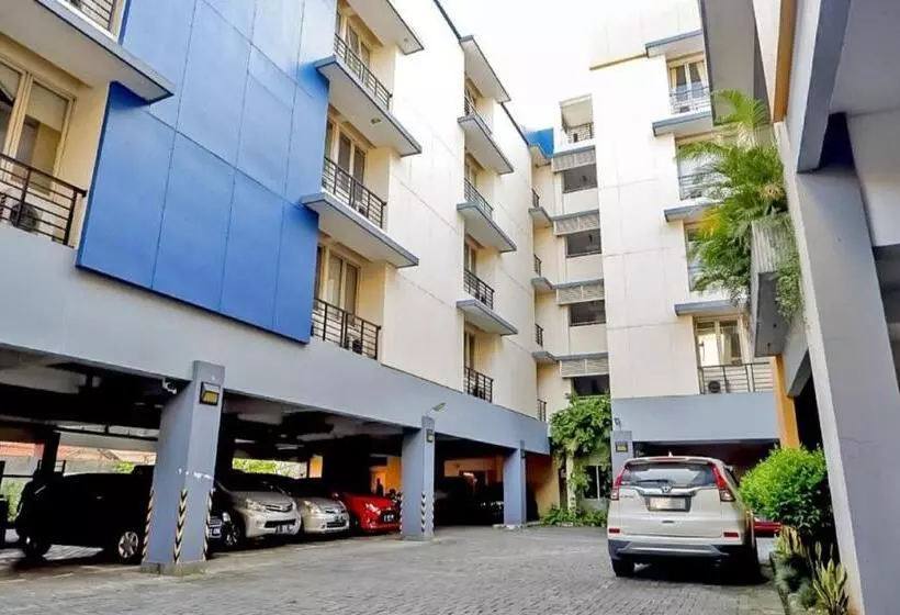 Hotelli Oyo 93383 Wisma Kencana Puteri