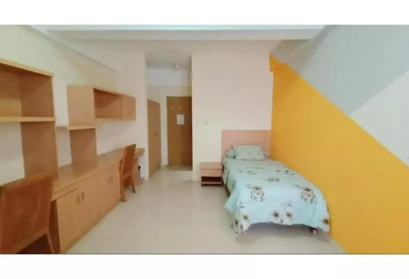 Hotelli Oyo 93383 Wisma Kencana Puteri