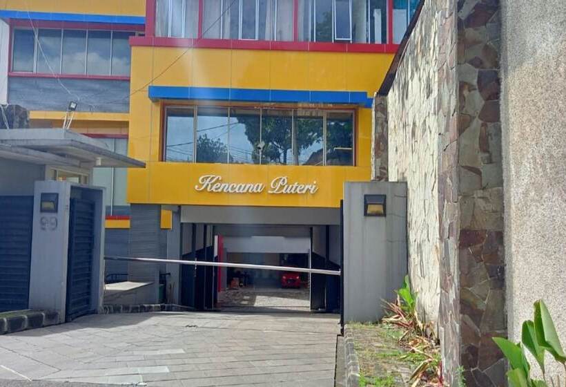 Hotel Oyo 93383 Wisma Kencana Puteri