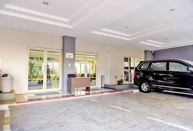 Hotelli Oyo 93383 Wisma Kencana Puteri