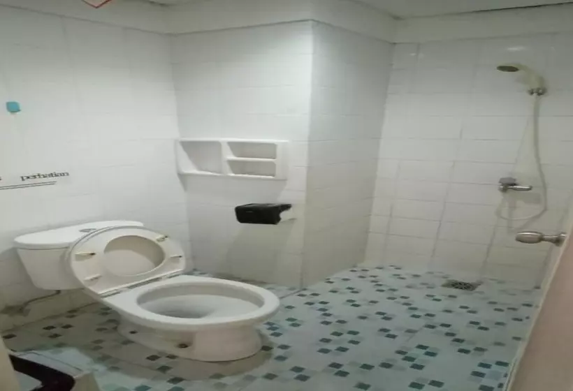 Hotelli Oyo 93383 Wisma Kencana Puteri