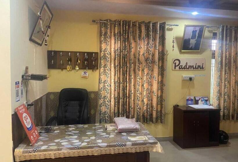 فندق Oyo Padmini Heritage