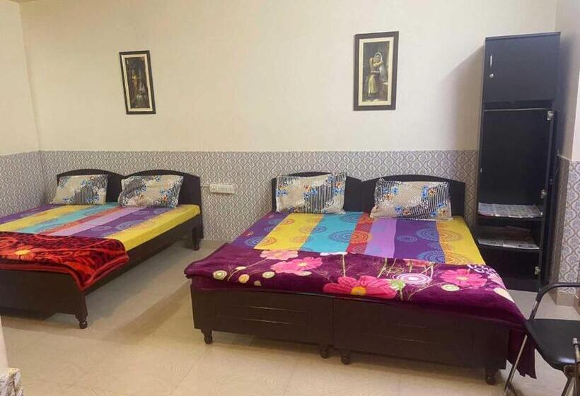 فندق Oyo Padmini Heritage