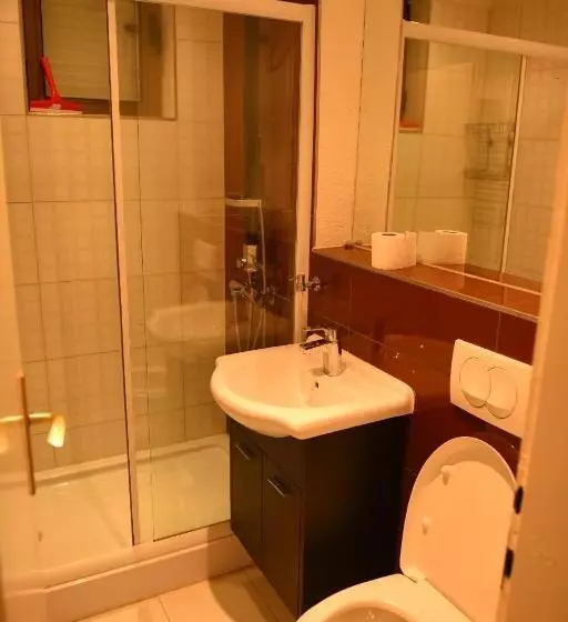 پانسیون Apartmani Sutomore Tri Palme