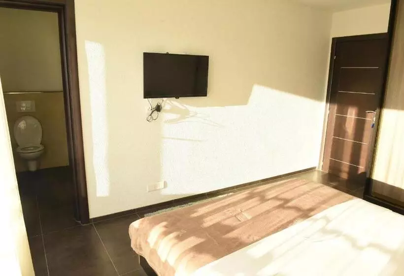 پانسیون Apartmani Sutomore Tri Palme