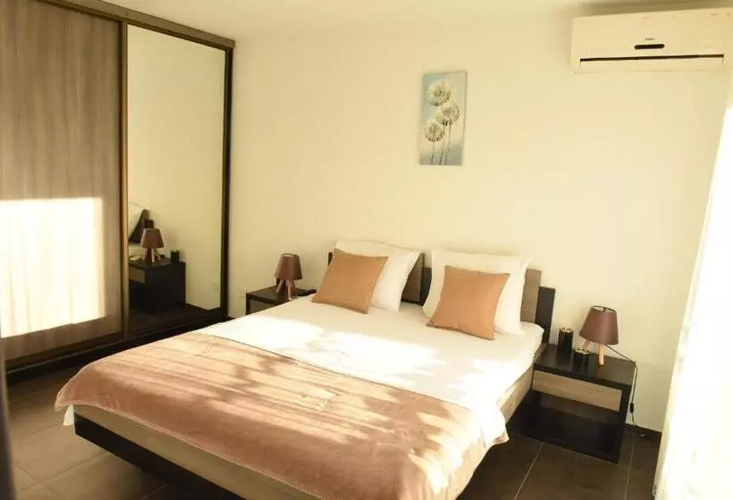 پانسیون Apartmani Sutomore Tri Palme