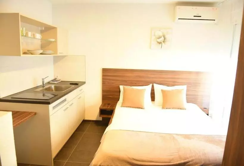 پانسیون Apartmani Sutomore Tri Palme