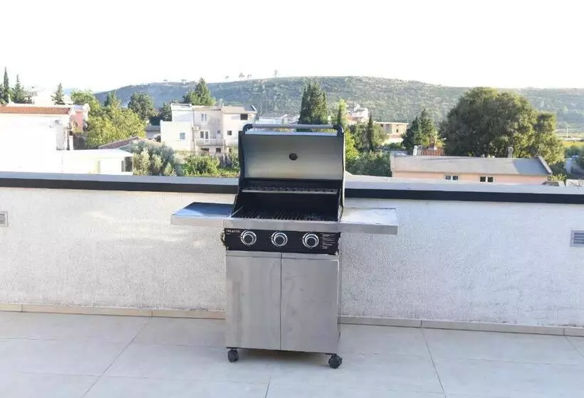 پانسیون Apartmani Sutomore Tri Palme
