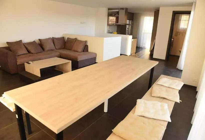 پانسیون Apartmani Sutomore Tri Palme