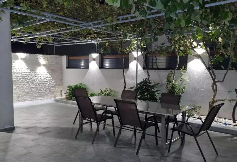 پانسیون Apartmani Sutomore Tri Palme