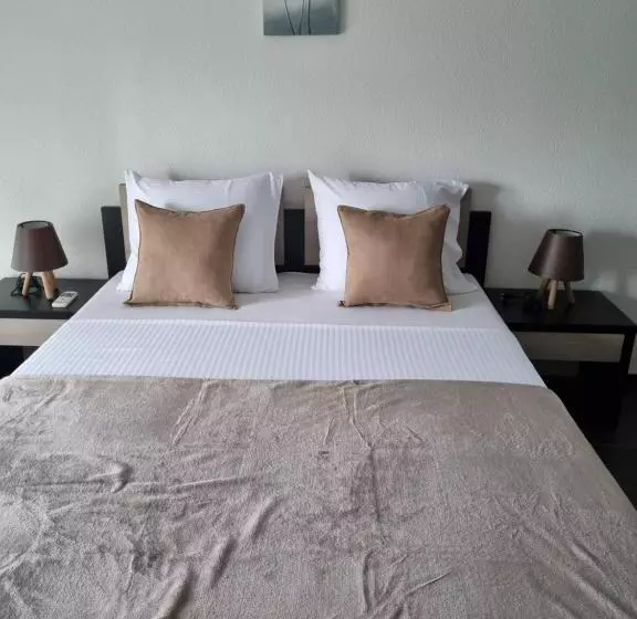 پانسیون Apartmani Sutomore Tri Palme