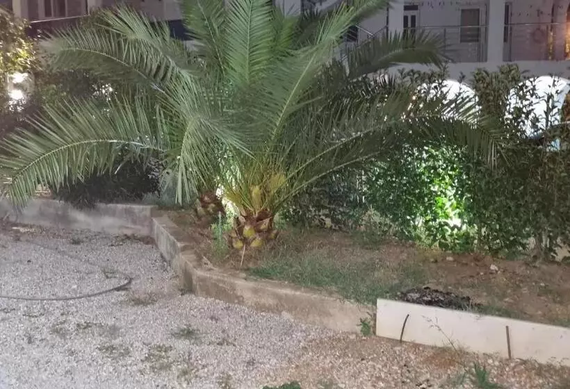 پانسیون Apartmani Sutomore Tri Palme