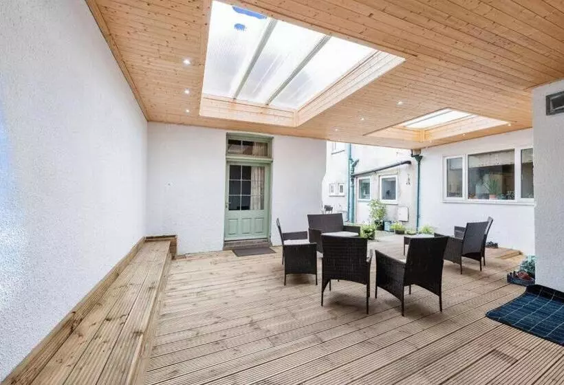 Majatalo Archway House