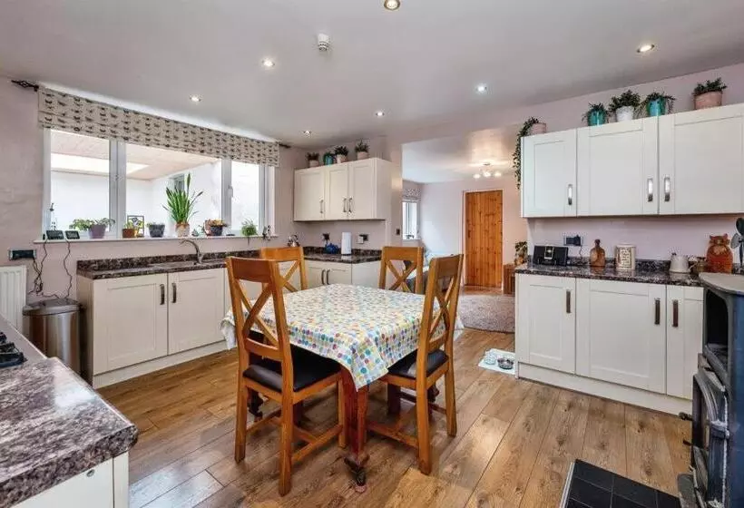 Majatalo Archway House