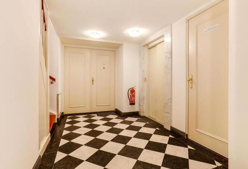 پانسیون City Centre, Canal House, Luxurious , Stylish Bedroom, Ensuite Bathroom, Own Entrance