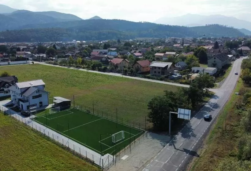 ペンション Epic Vila Brașov, Cristian