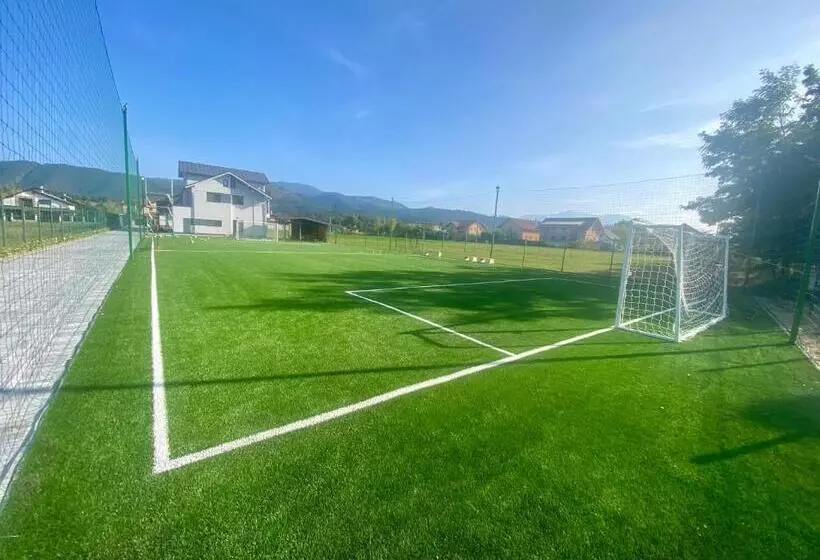 ペンション Epic Vila Brașov, Cristian