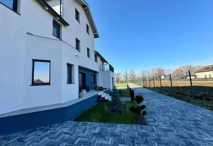 ペンション Epic Vila Brașov, Cristian