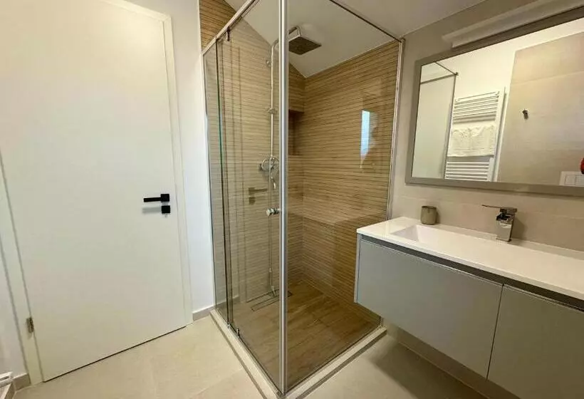 ペンション Epic Vila Brașov, Cristian