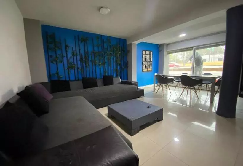 پانسیون Roomies Hostel   Santa Maria La Ribera