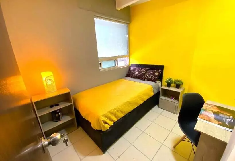 پانسیون Roomies Hostel   Santa Maria La Ribera