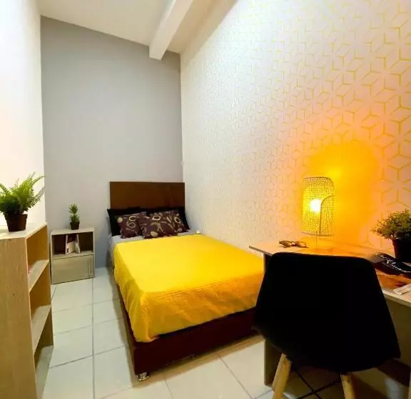 پانسیون Roomies Hostel   Santa Maria La Ribera