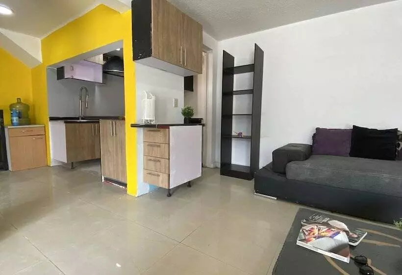 پانسیون Roomies Hostel   Santa Maria La Ribera