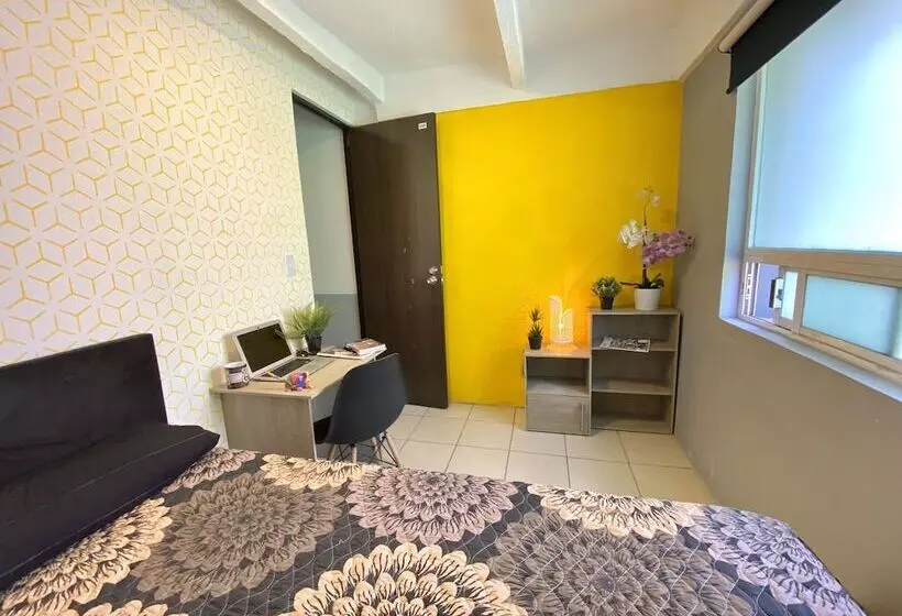 پانسیون Roomies Hostel   Santa Maria La Ribera
