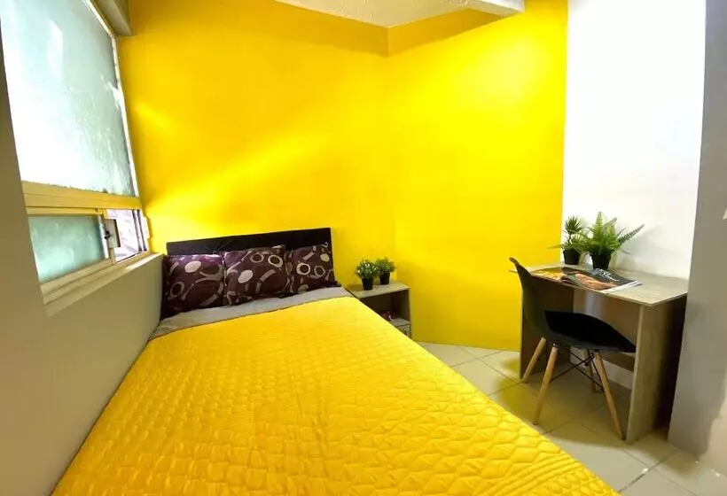 پانسیون Roomies Hostel   Santa Maria La Ribera