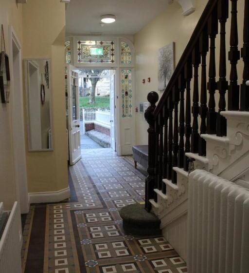 Пансион Station Rooms