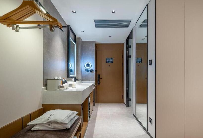 Atour Hotel Zhoushan Putuo Banshengdong Wharf