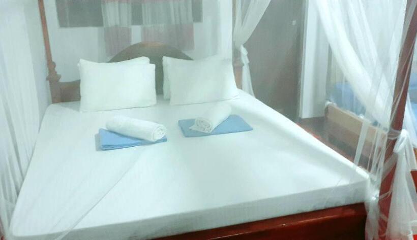 مبيت وإفطار Bamboo Home Stay Hiriketiya