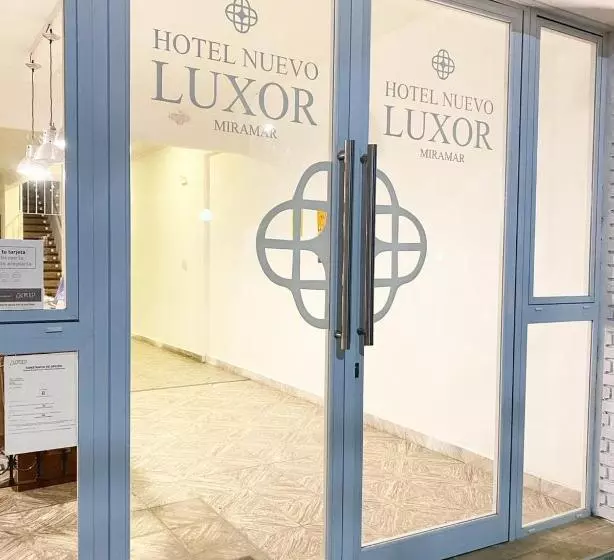 ホテル Nuevo Luxor