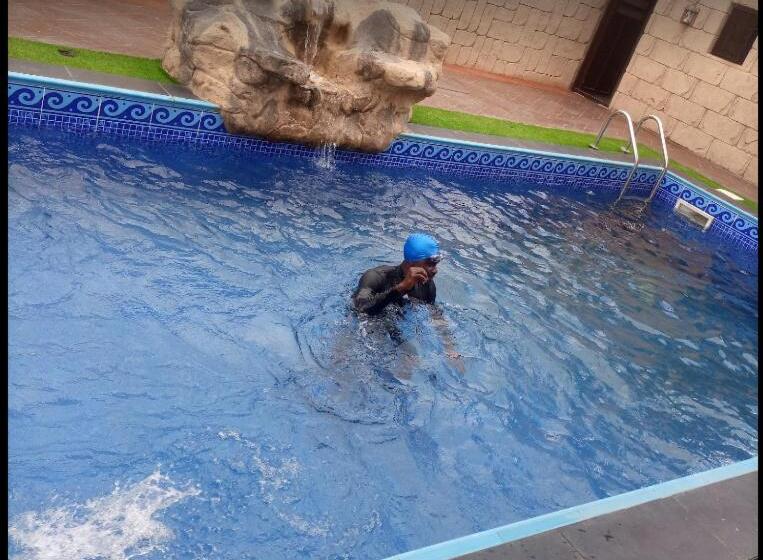 Kendronna Hotel And Suites