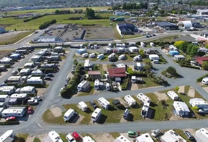 モーテル Queen Street Holiday Park