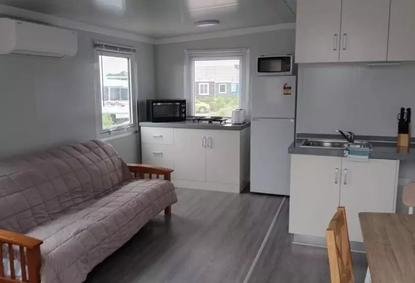 モーテル Queen Street Holiday Park