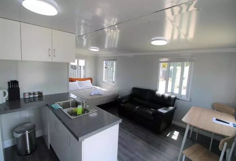 モーテル Queen Street Holiday Park