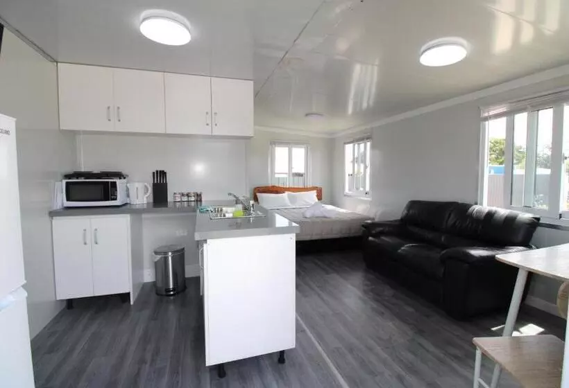 モーテル Queen Street Holiday Park
