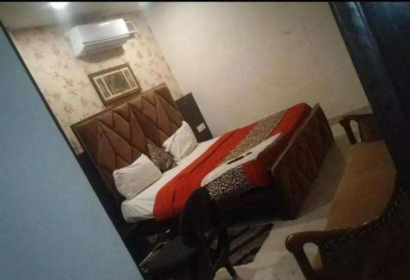 هتل O Shivam In