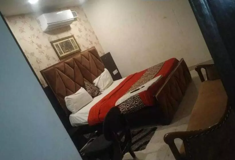 هتل O Shivam In