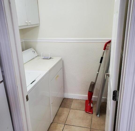 膳宿费 Claiborne Courtyard Guesthouse